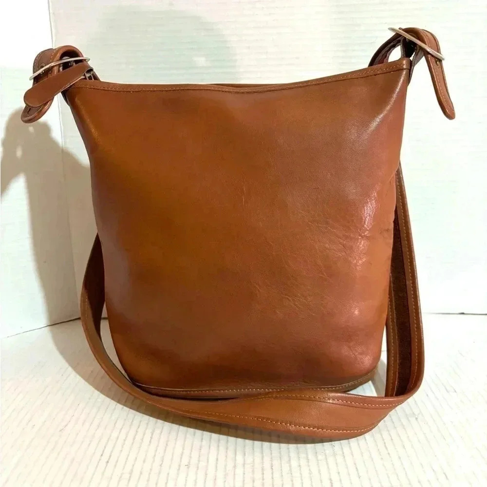 Brown vintage leather shoulder bag